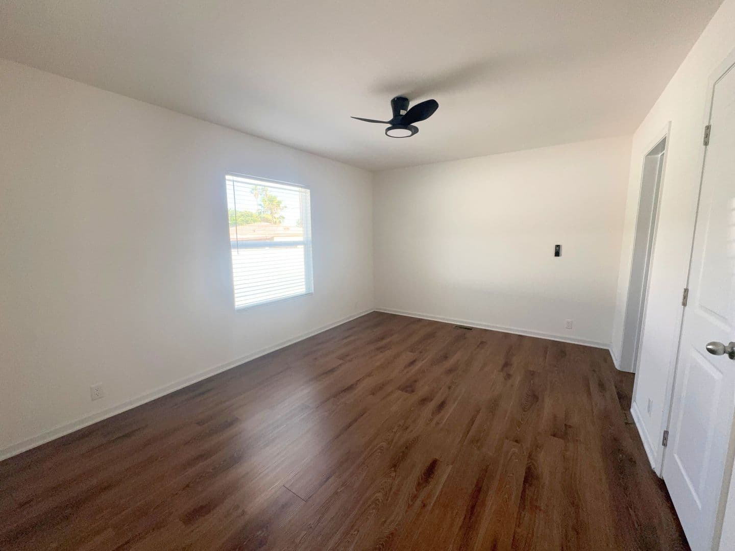 Fontana Apartment: 15356 Merrill Avenue