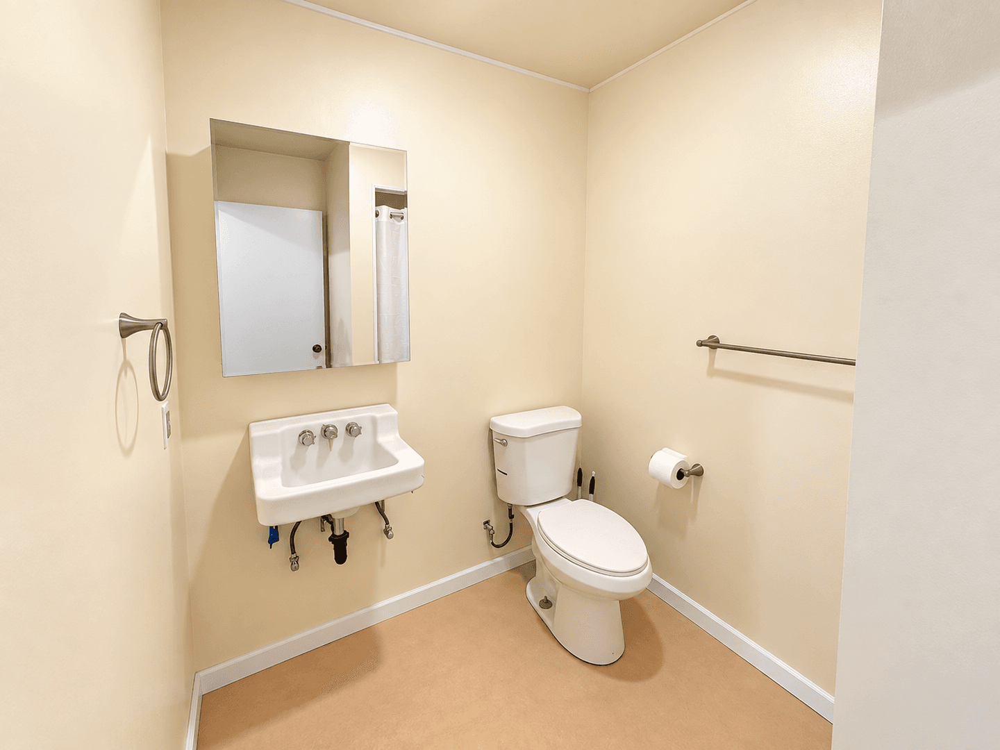 Fontana Apartment: 4833 Roadrunner Rd