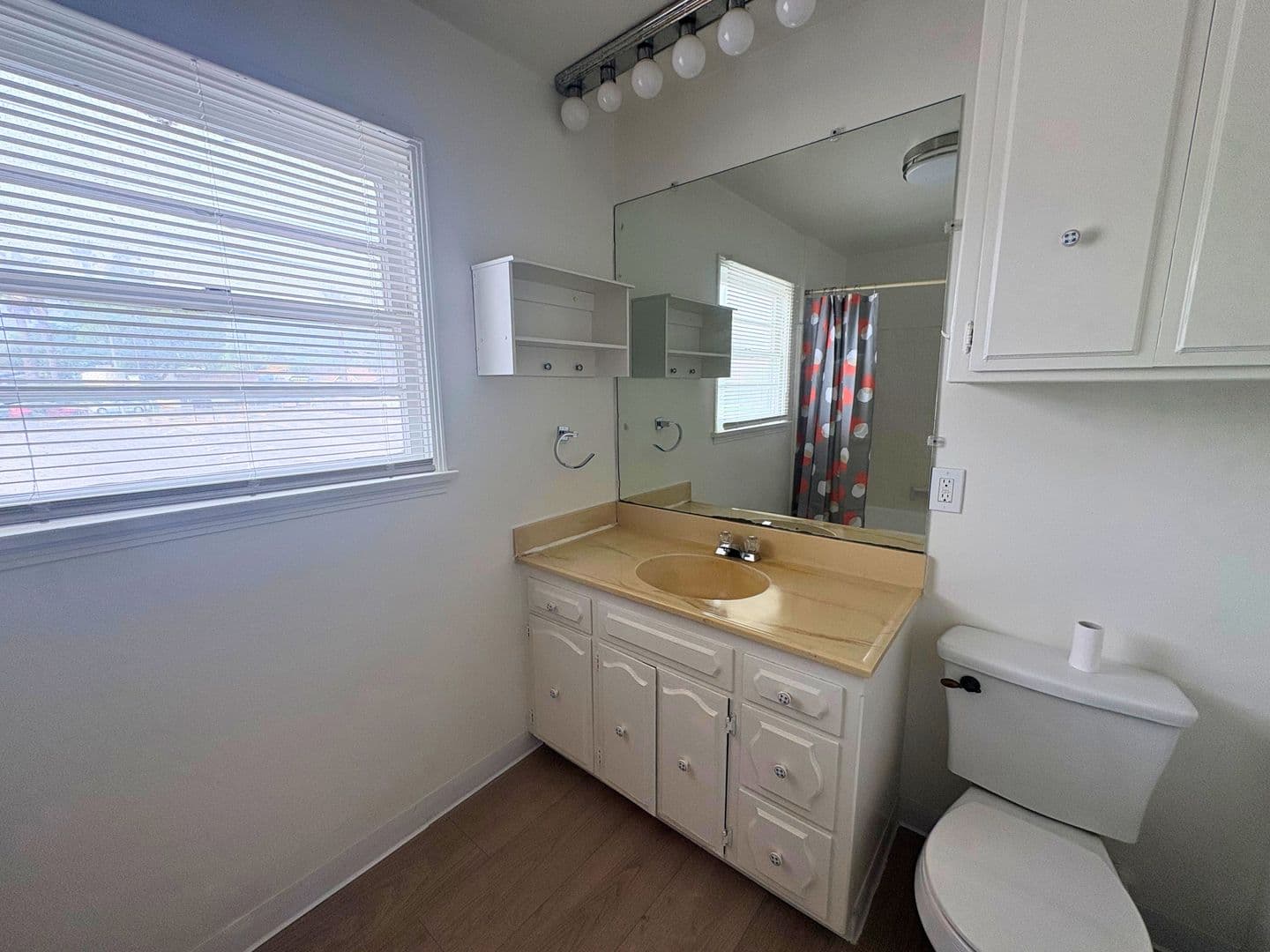 Ontario Apartment: 210-220 W. D St