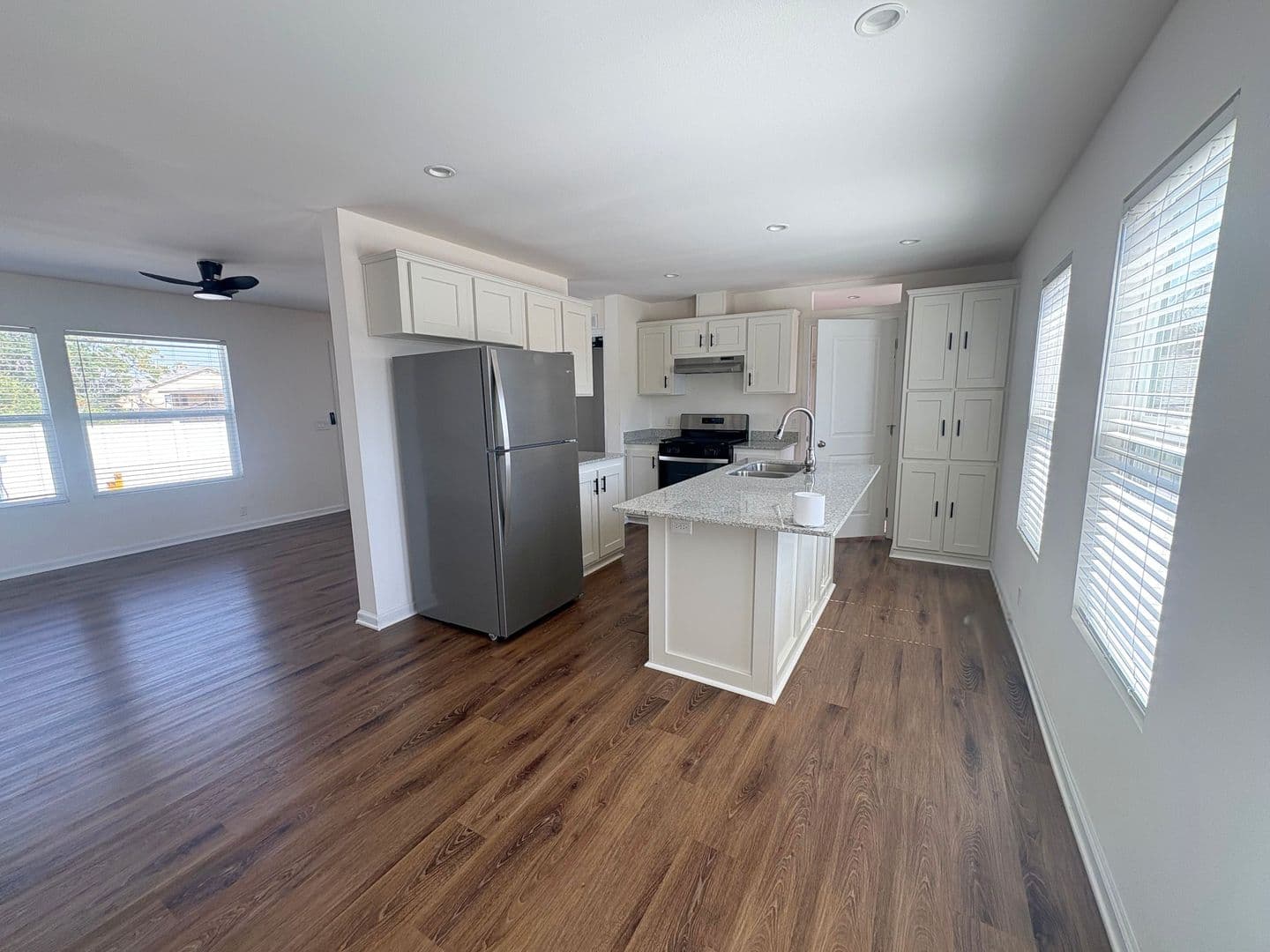 Fontana Apartment: 15356 Merrill Avenue