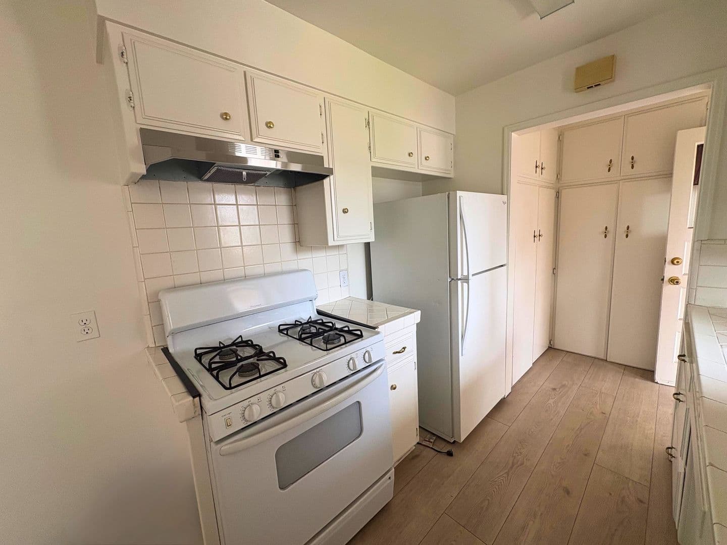 Ontario Apartment: 210-220 W. D St