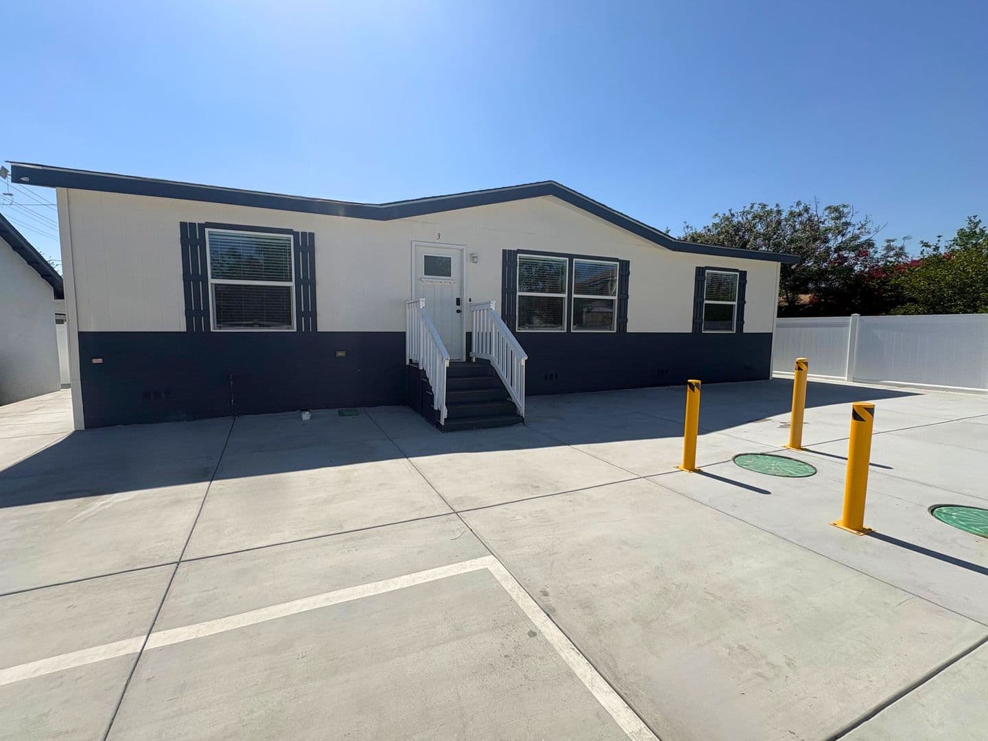 Fontana Apartment: 15356 Merrill Avenue