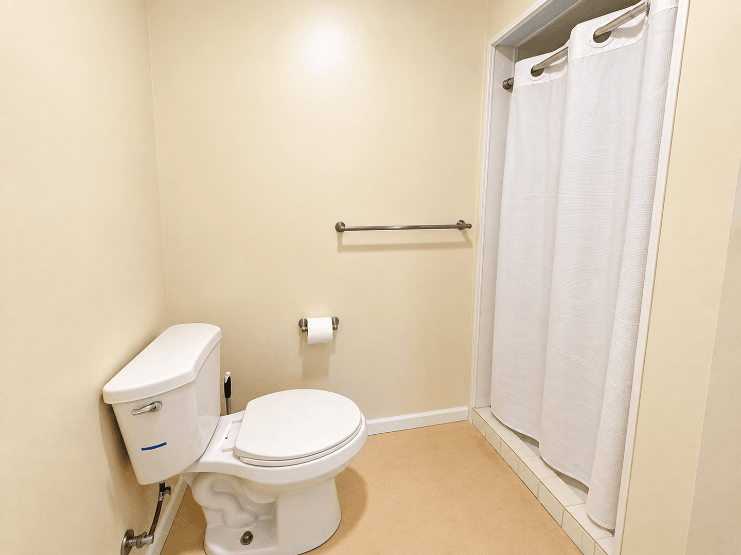 Fontana Apartment: 4833 Roadrunner Rd