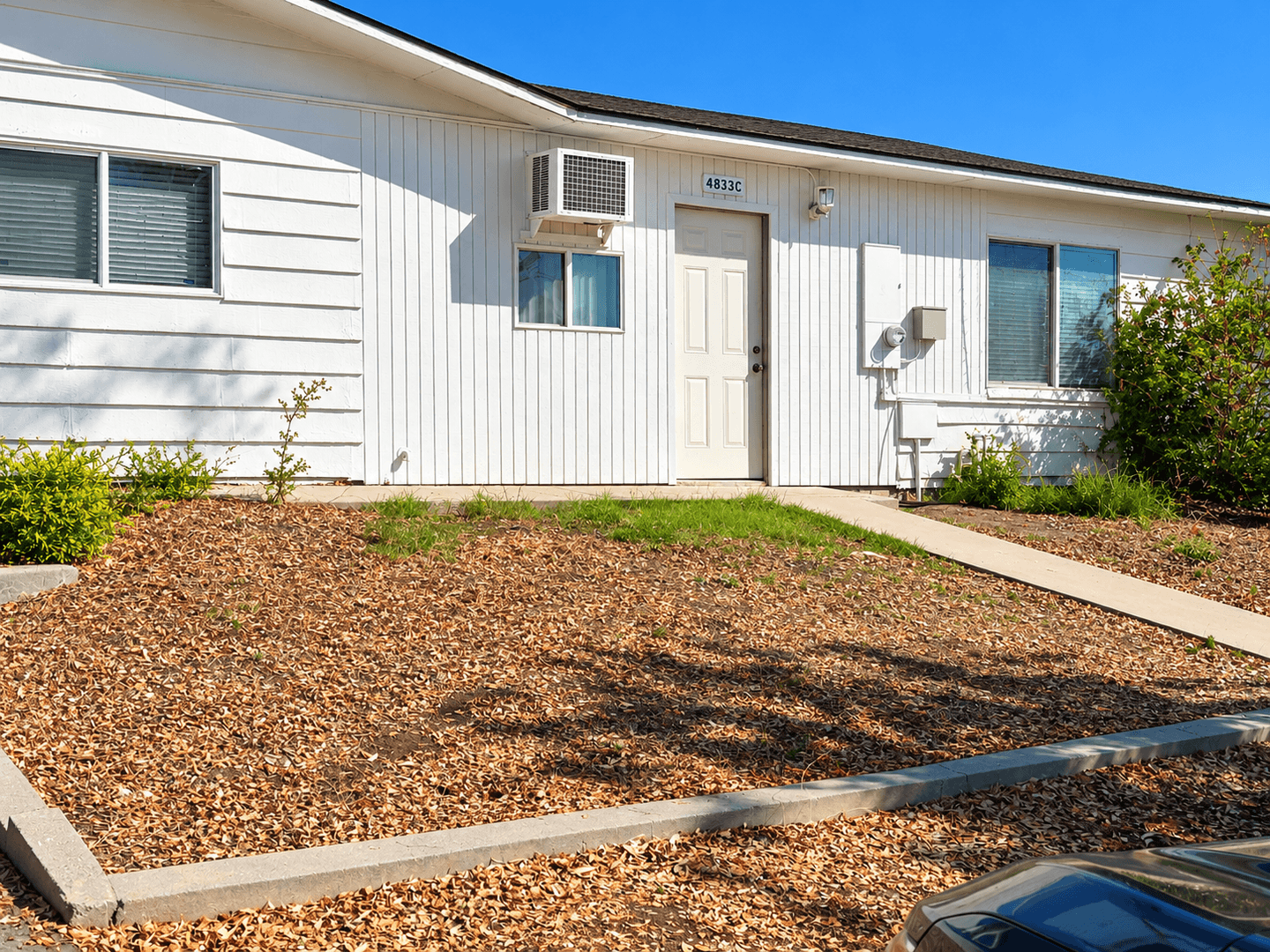 Fontana Apartment: 4833 Roadrunner Rd