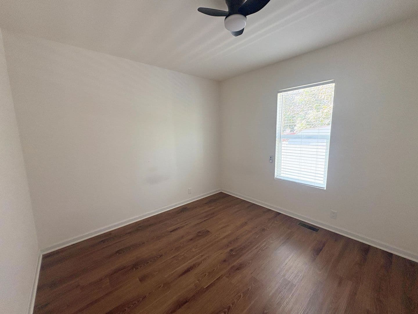 Fontana Apartment: 15356 Merrill Avenue