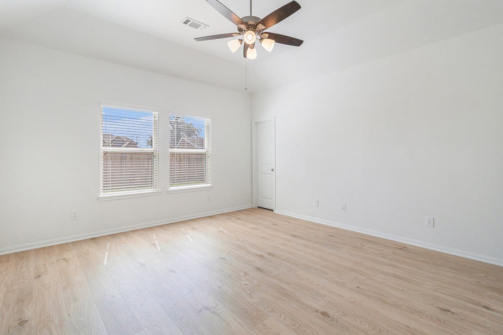 W Columbia House: 249 Edgewater Drive