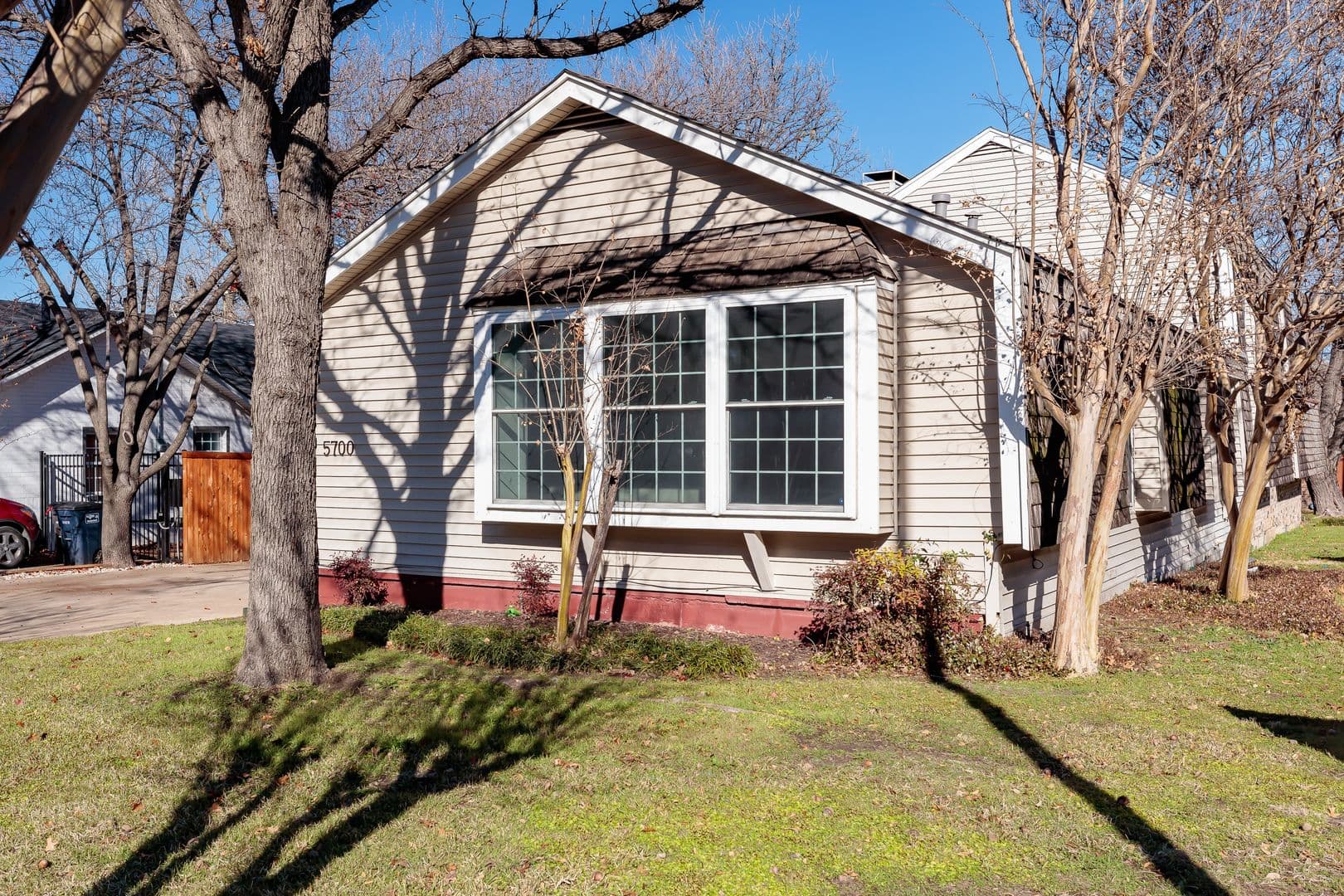 Fort Worth House: 5700 Pershing Ave