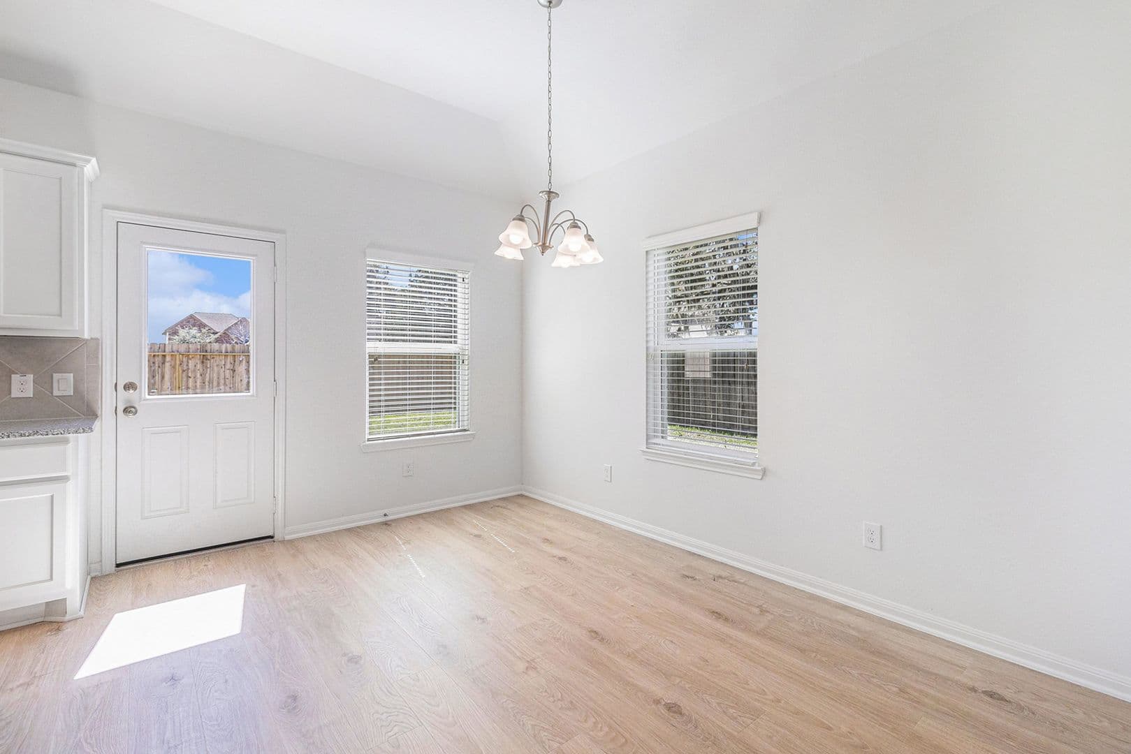 W Columbia House: 249 Edgewater Drive