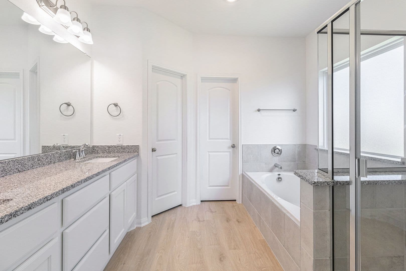 W Columbia House: 249 Edgewater Drive