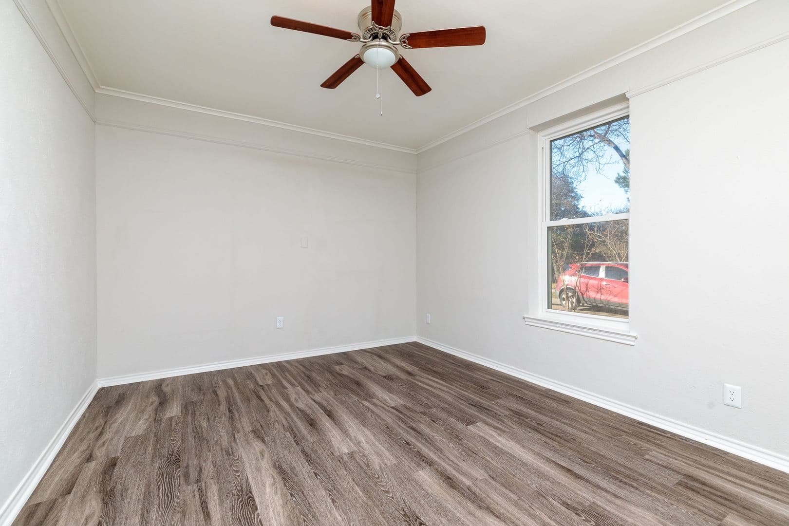 Fort Worth House: 5700 Pershing Ave