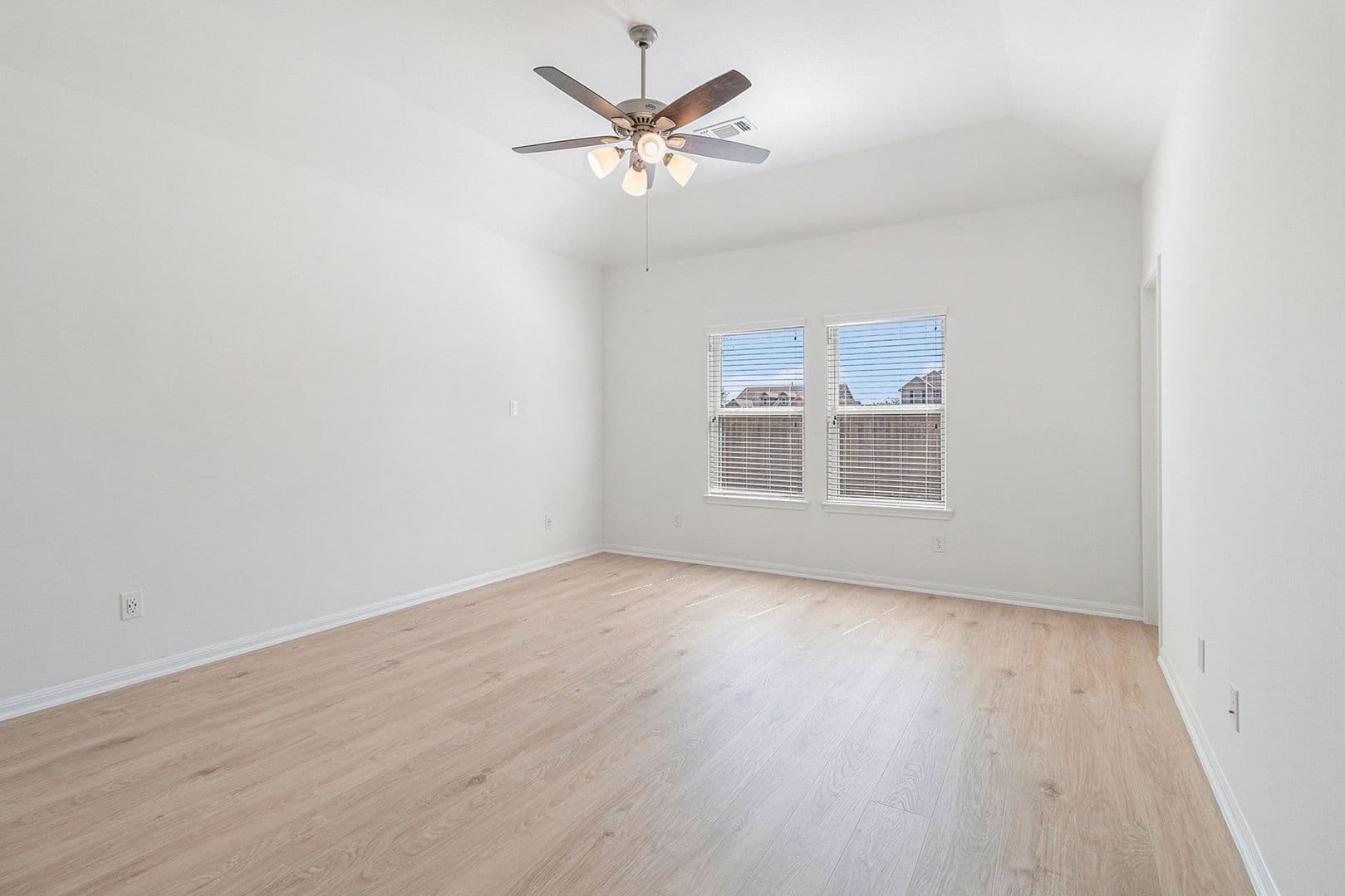W Columbia House: 249 Edgewater Drive