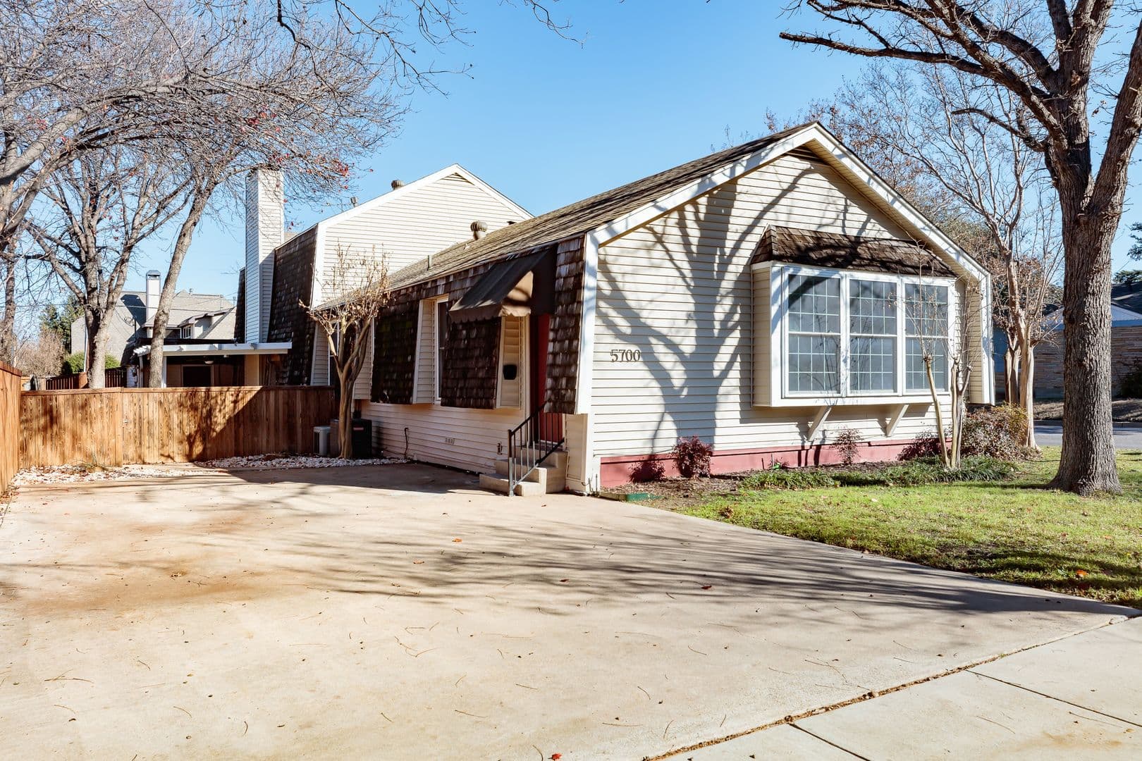 Fort Worth House: 5700 Pershing Ave