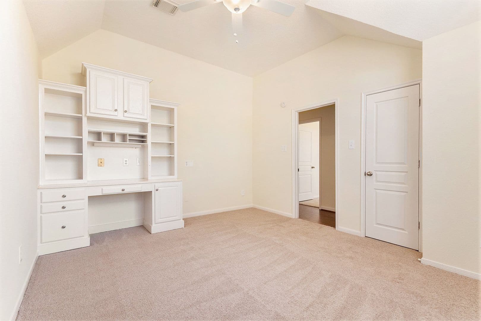 The Woodlands House: 15 Larks Aire Place