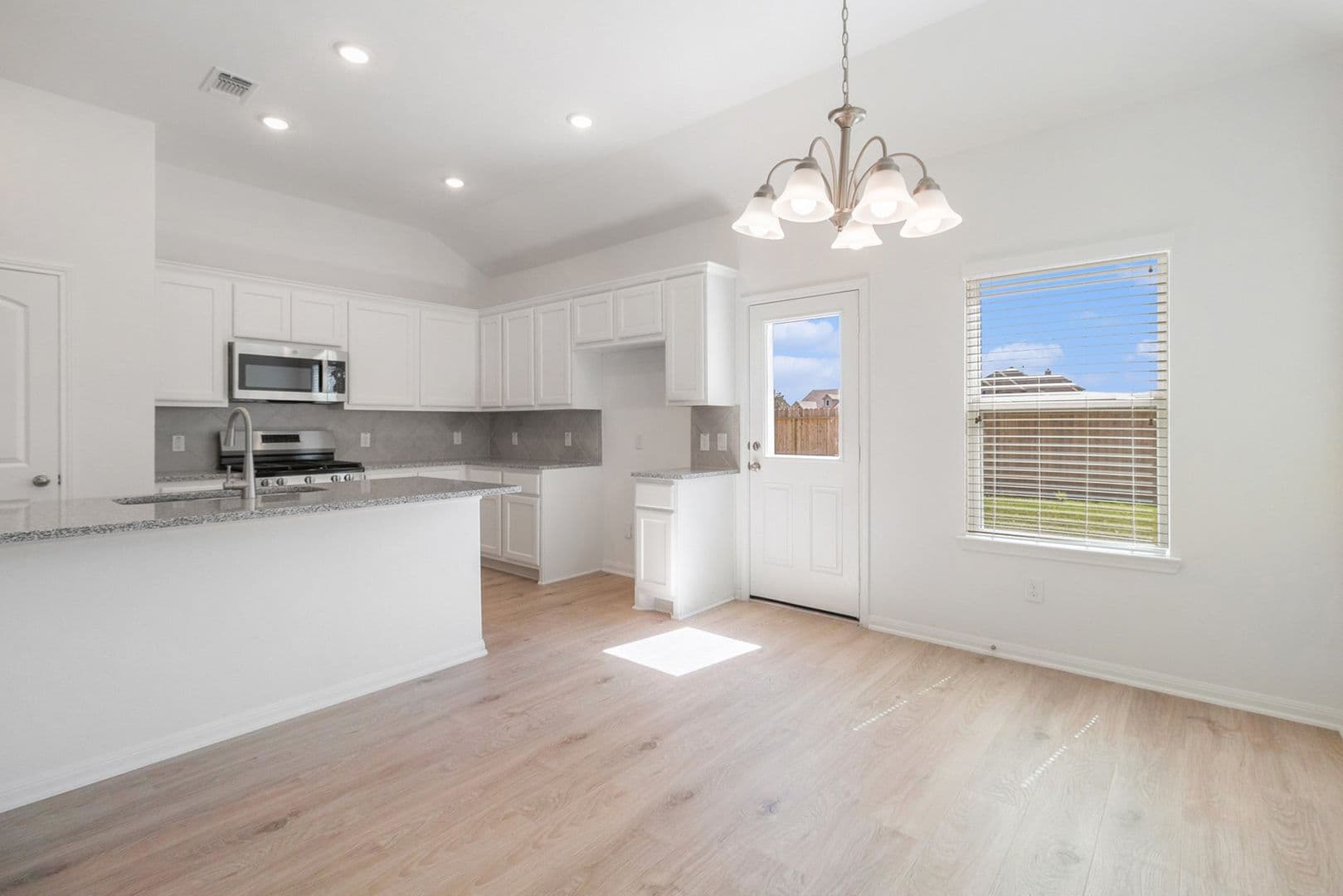 W Columbia House: 249 Edgewater Drive