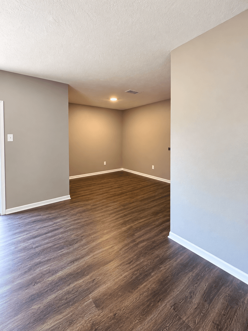 Conroe House: 1303 S. 2nd Street - Apt #8