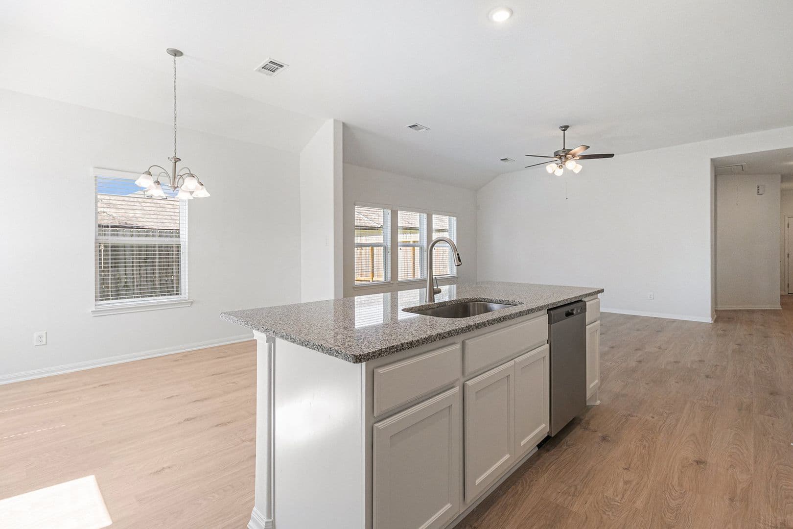 W Columbia House: 249 Edgewater Drive