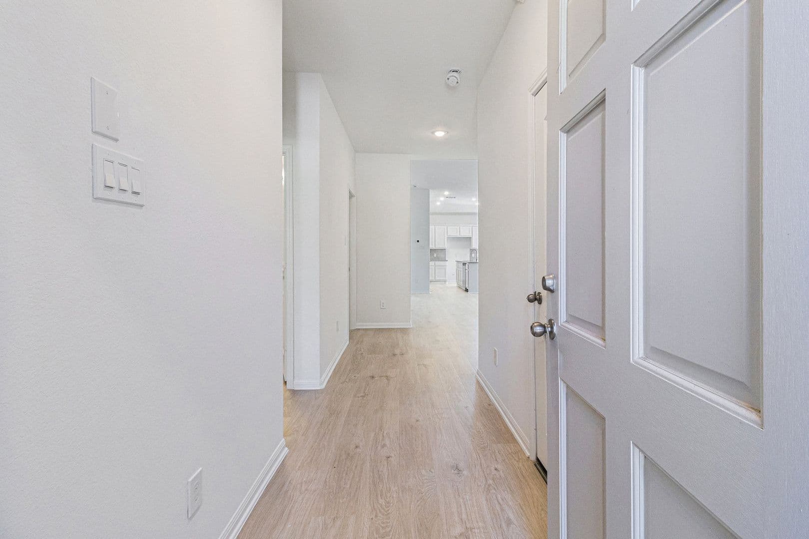 W Columbia House: 249 Edgewater Drive