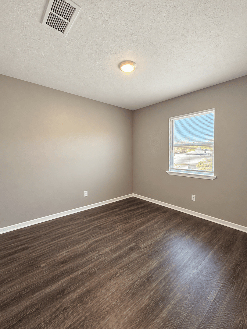 Conroe House: 1303 S. 2nd Street - Apt #8