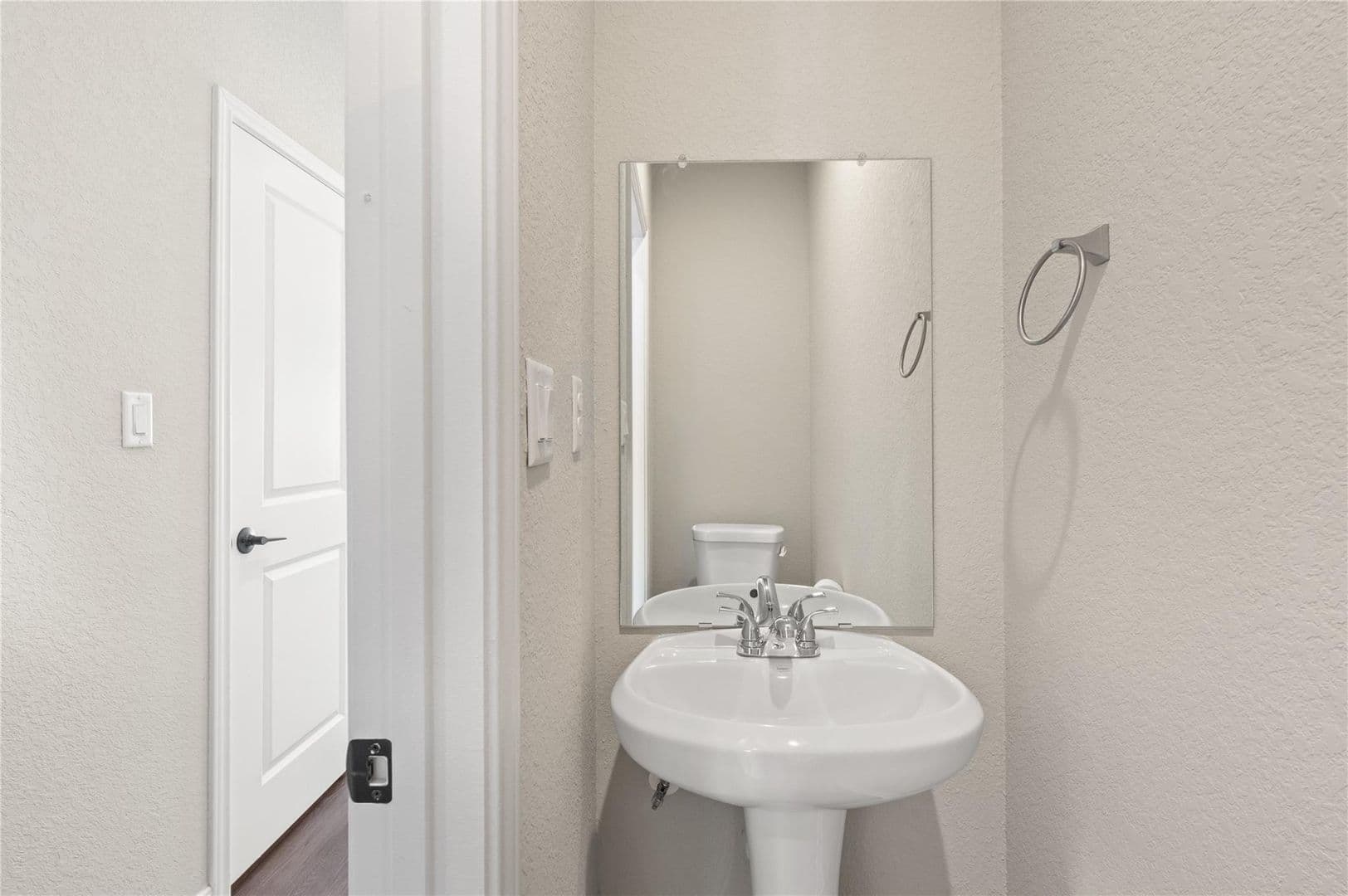 Willis Townhome: 14010 Longstreet - 202B