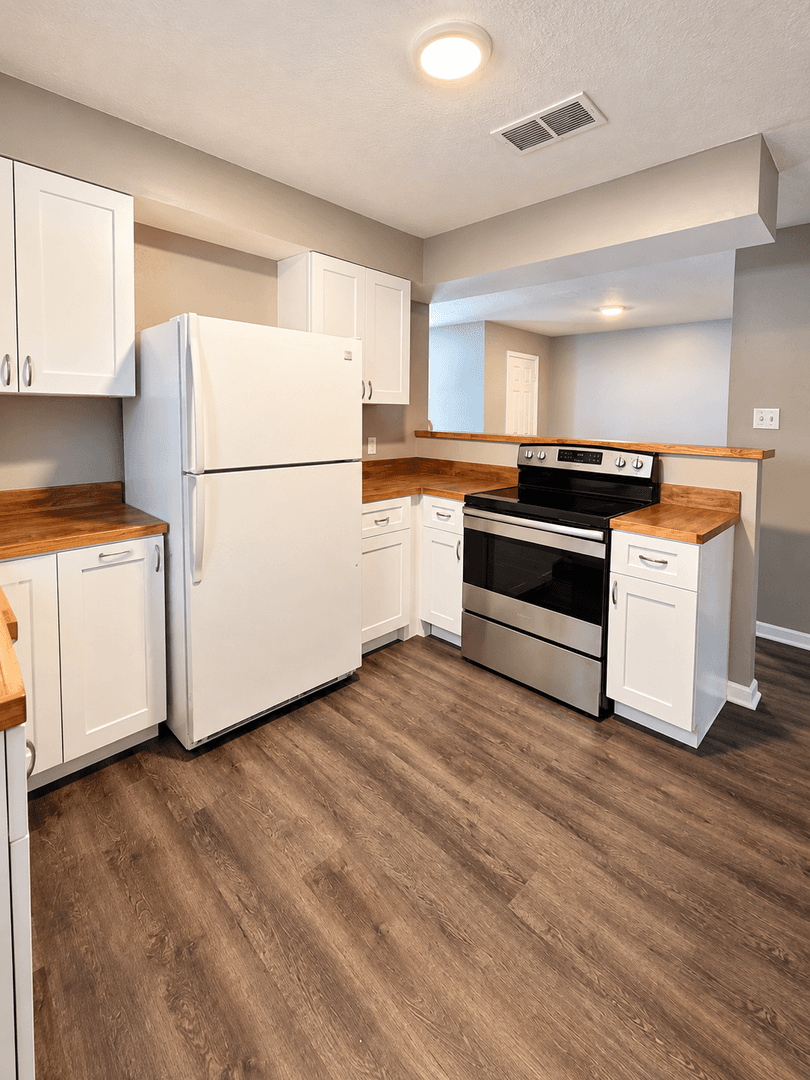 Conroe House: 1303 S. 2nd Street - Apt #8