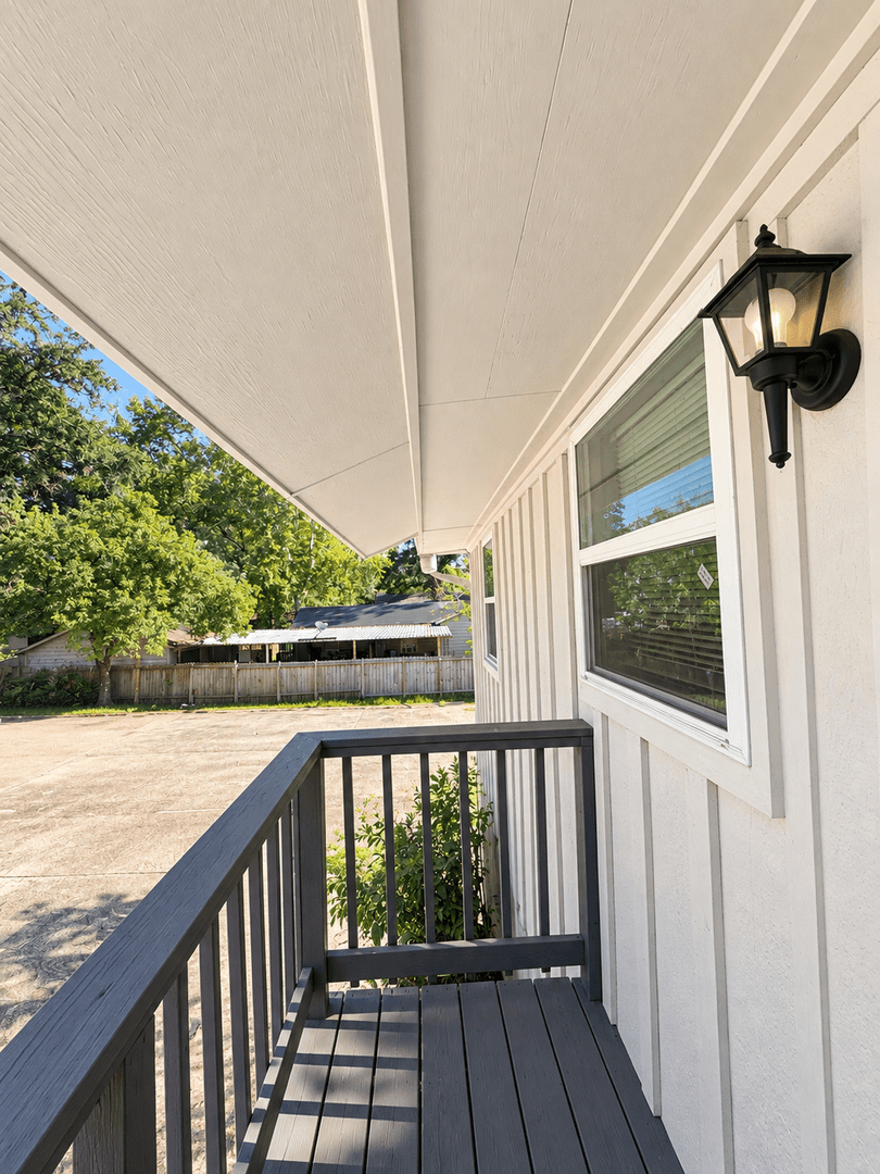 Conroe House: 1303 S. 2nd Street - Apt #8