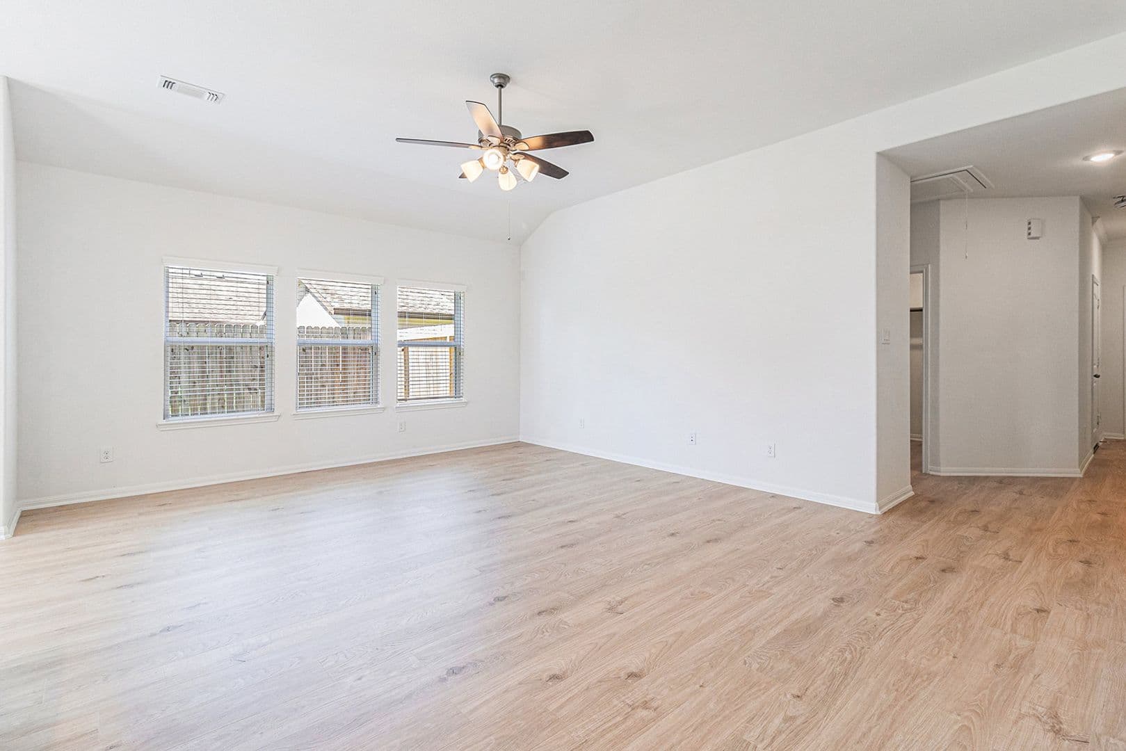 W Columbia House: 249 Edgewater Drive