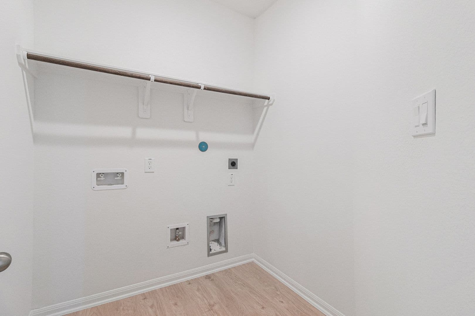 W Columbia House: 249 Edgewater Drive