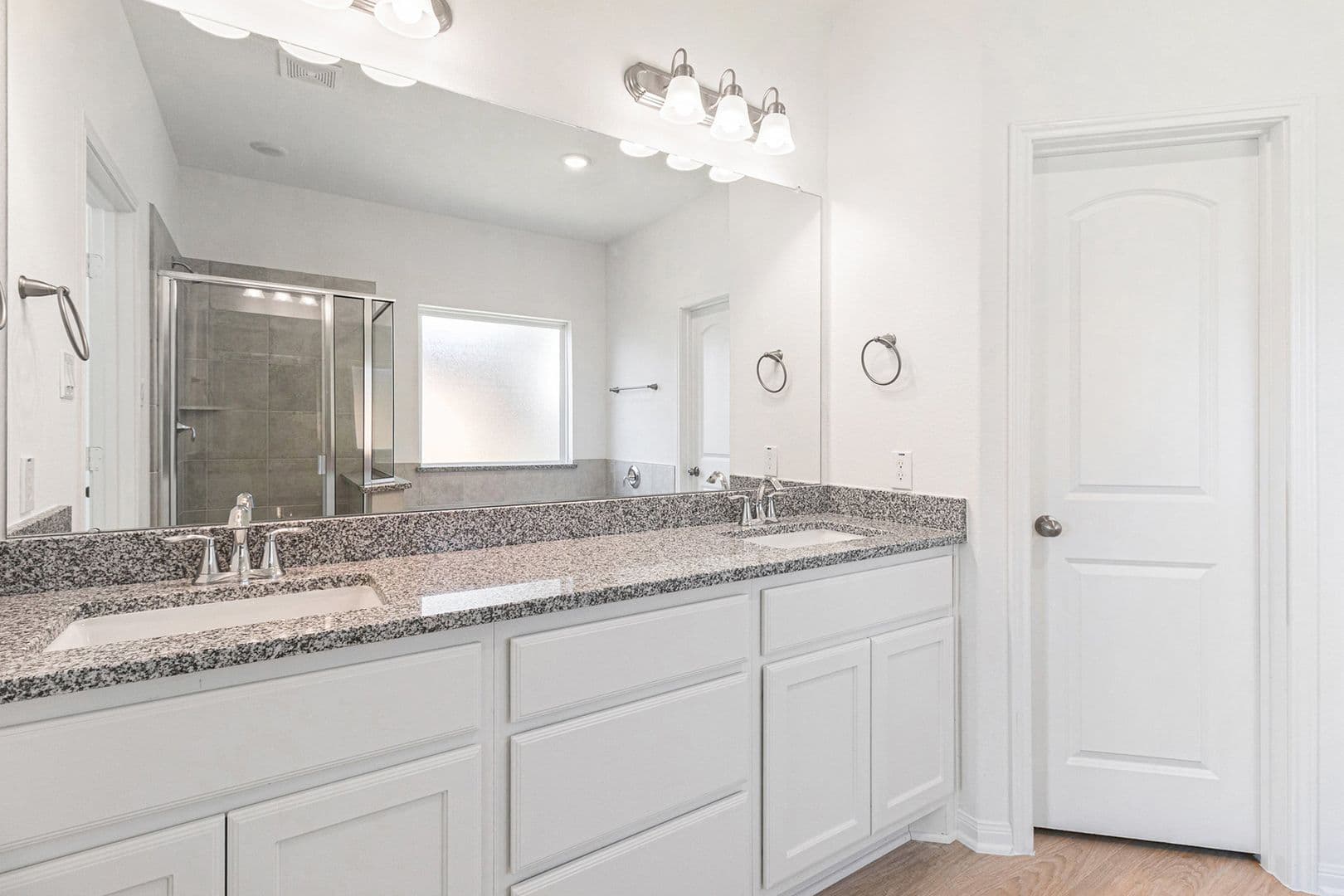 W Columbia House: 249 Edgewater Drive