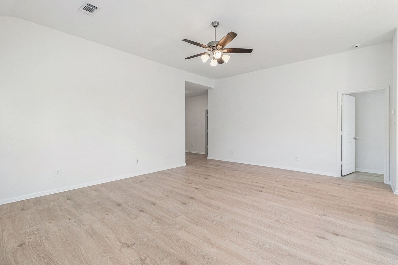W Columbia House: 249 Edgewater Drive