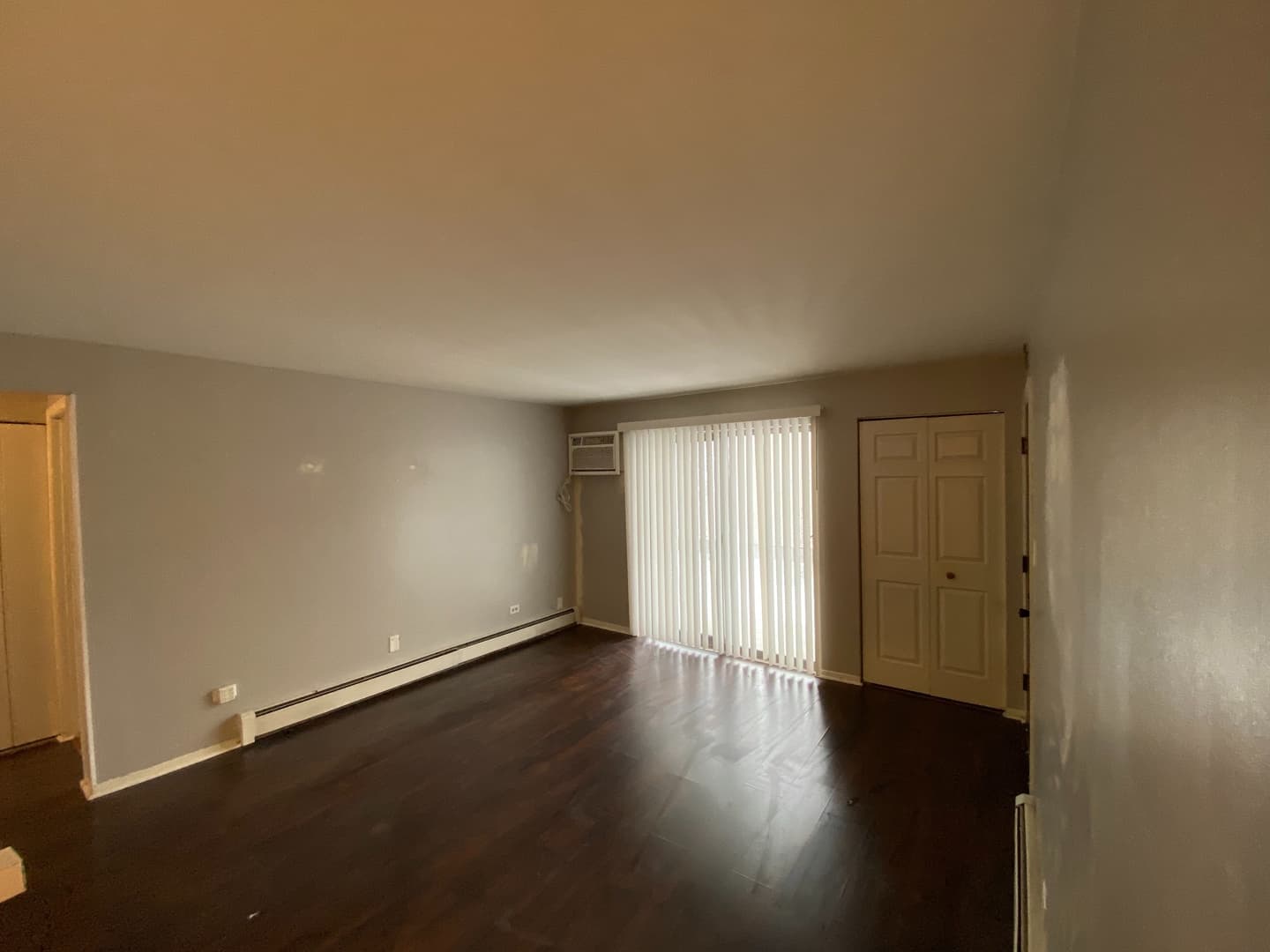 Arlington Heights Apartment: 2258 West Nichols