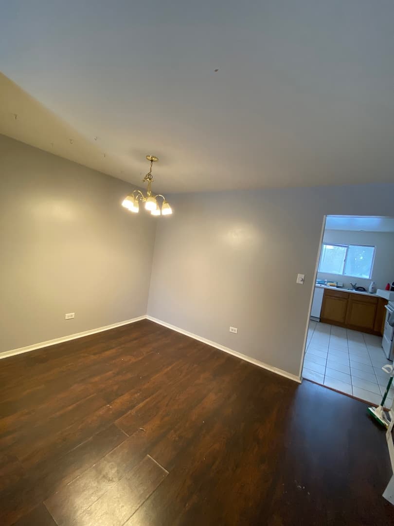 Arlington Heights Apartment: 2258 West Nichols