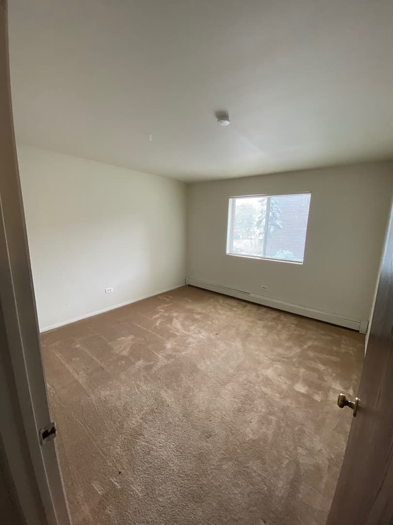 Arlington Heights Apartment: 2258 West Nichols