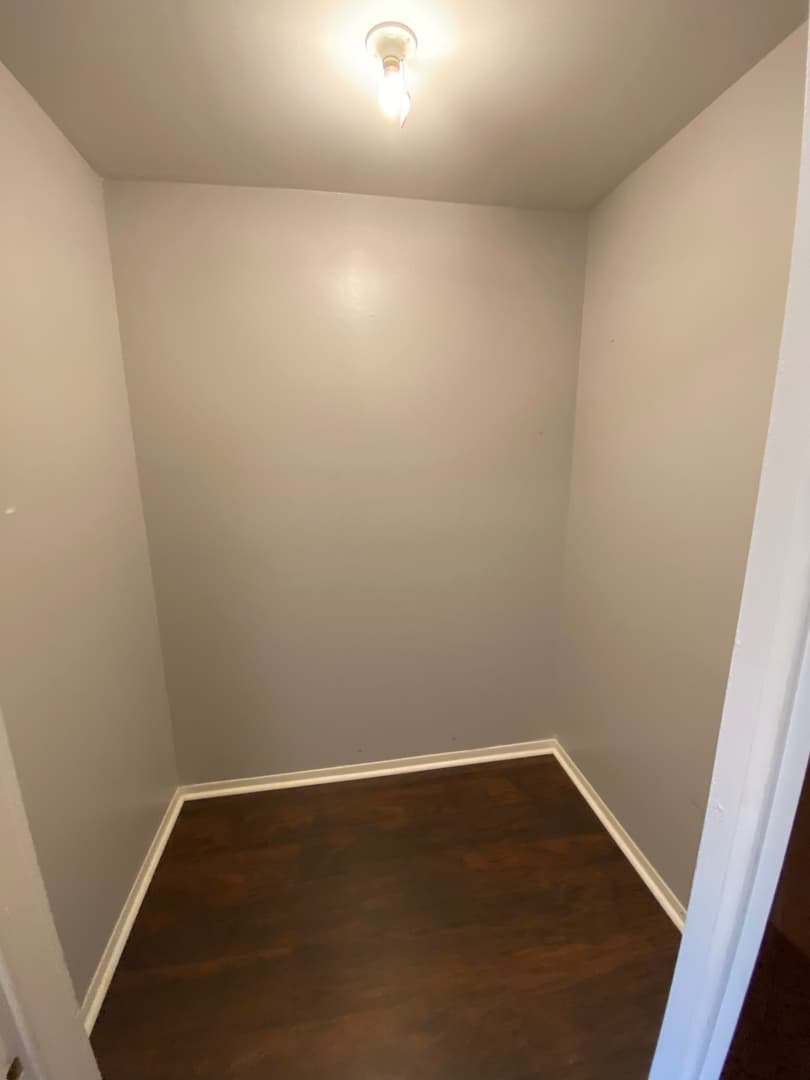 Arlington Heights Apartment: 2258 West Nichols