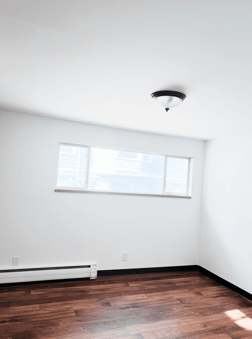 Seattle Apartment: 711 2nd Ave N