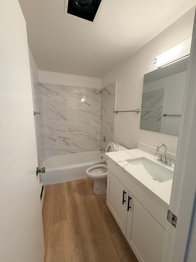 Seattle Apartment: 711 2nd Ave N