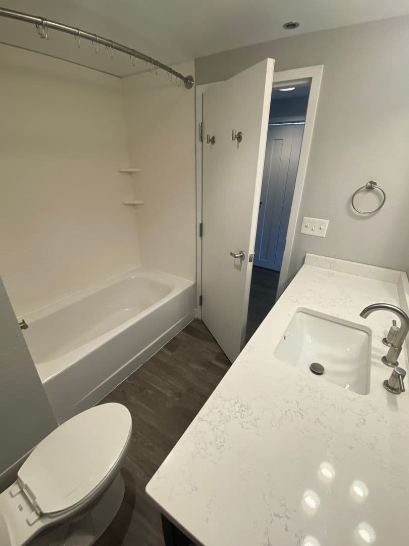 Getzville Apartment: 2402 North Forest Rd