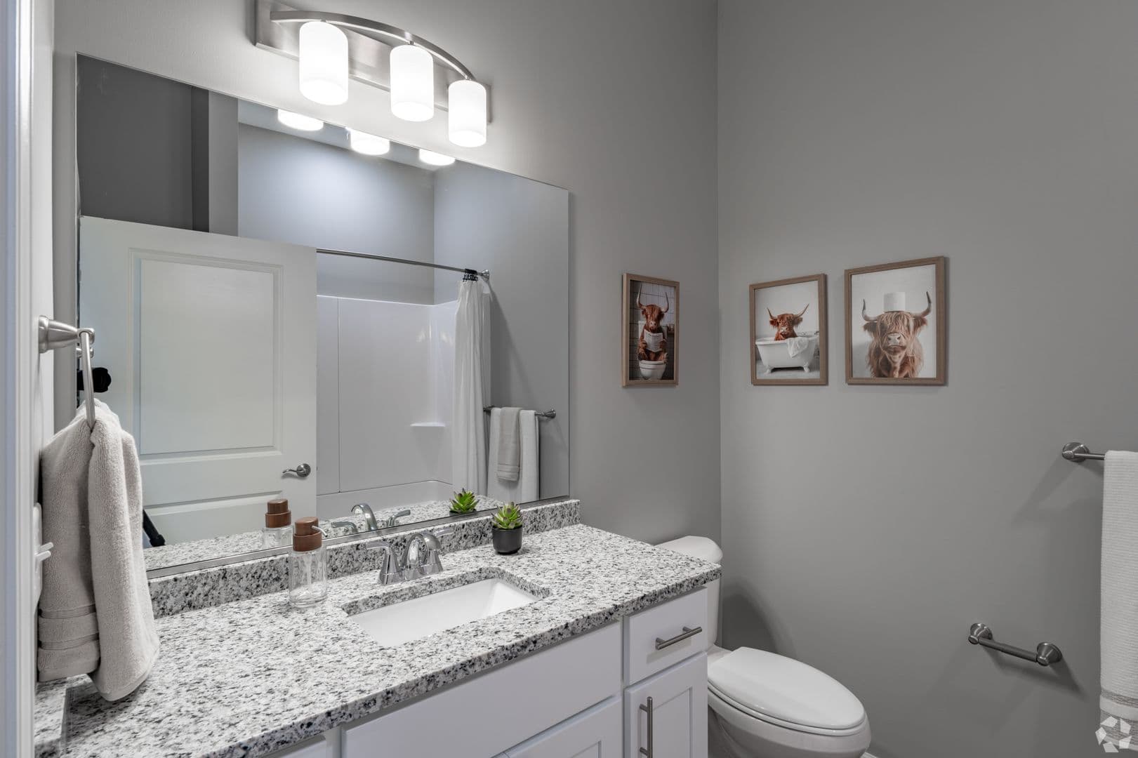 Getzville Apartment: 2635 North Forest Road