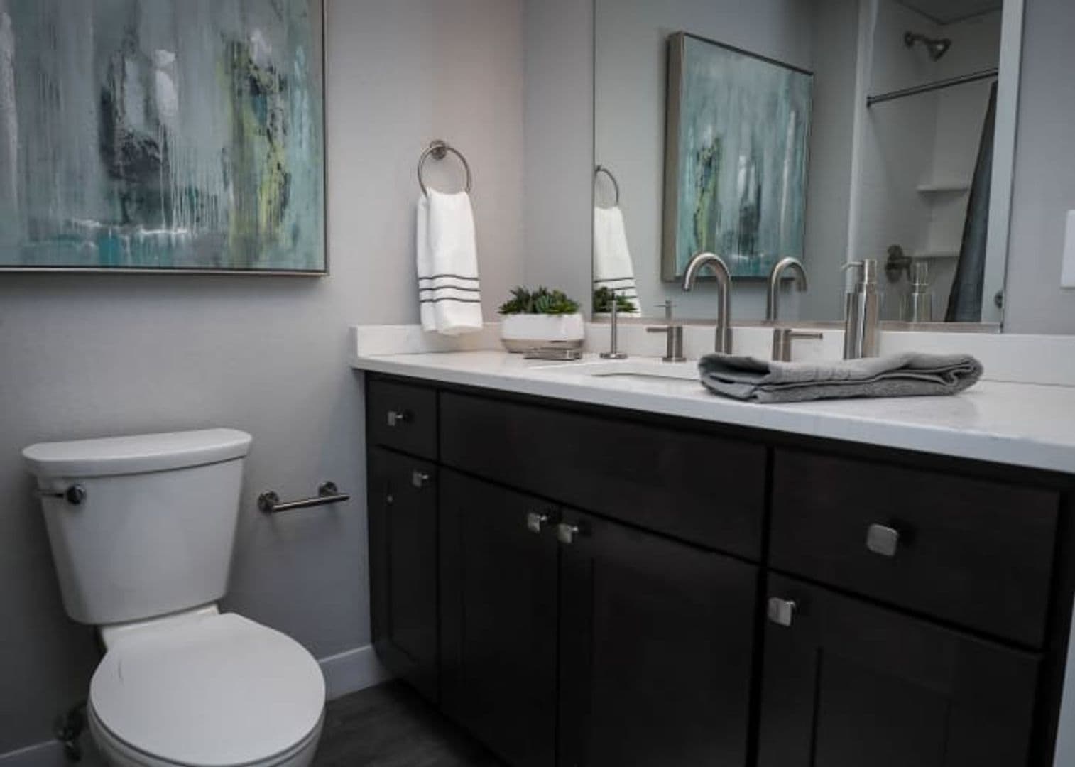 Getzville Apartment: 2402 North Forest Rd