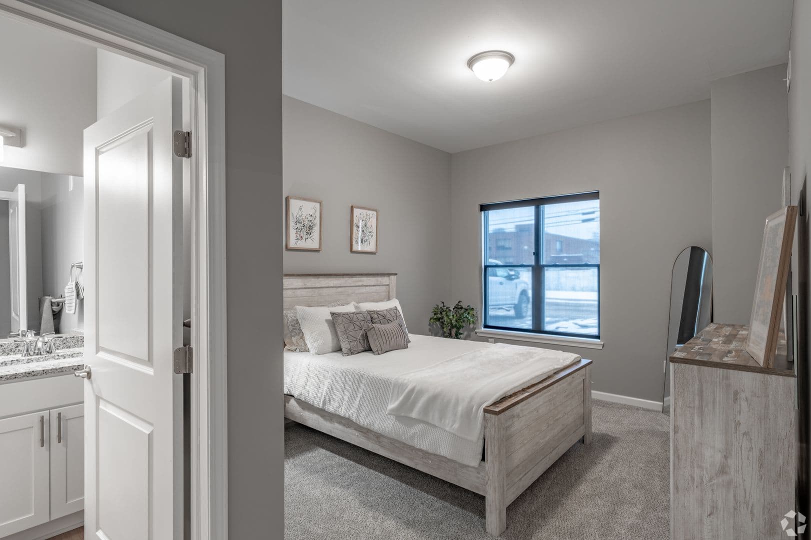Getzville Apartment: 2635 North Forest Road