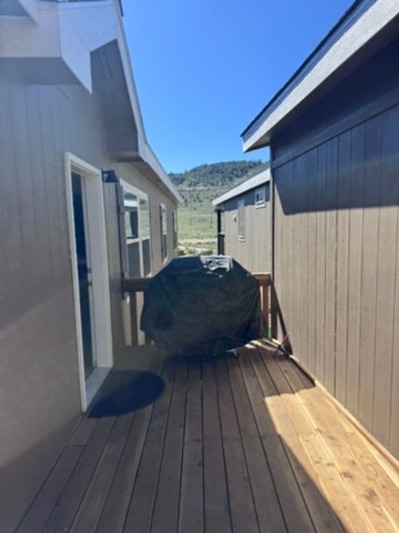 Crowley Lake House: 41 Larksput Ln