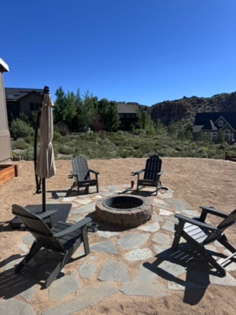Crowley Lake House: 41 Larksput Ln