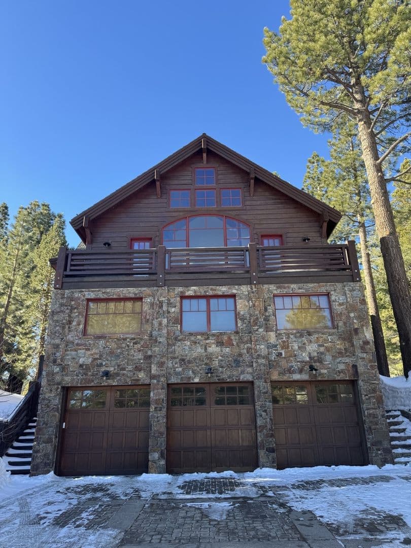 Mammoth Lakes House: 645 Monterey Pine Rd.