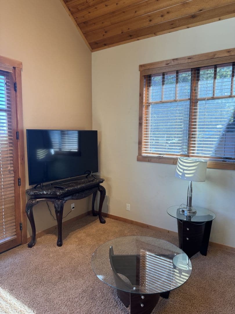 Mammoth Lakes House: 645 Monterey Pine Rd.