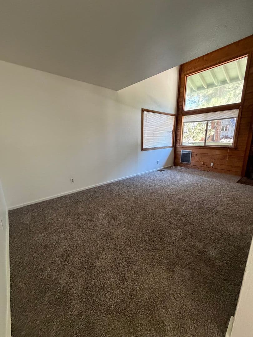 Mammoth Lakes Apartment: 477 Mono St.