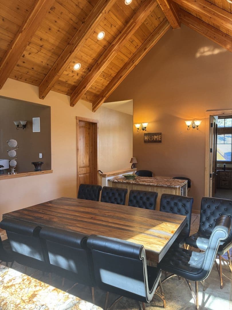 Mammoth Lakes House: 645 Monterey Pine Rd.