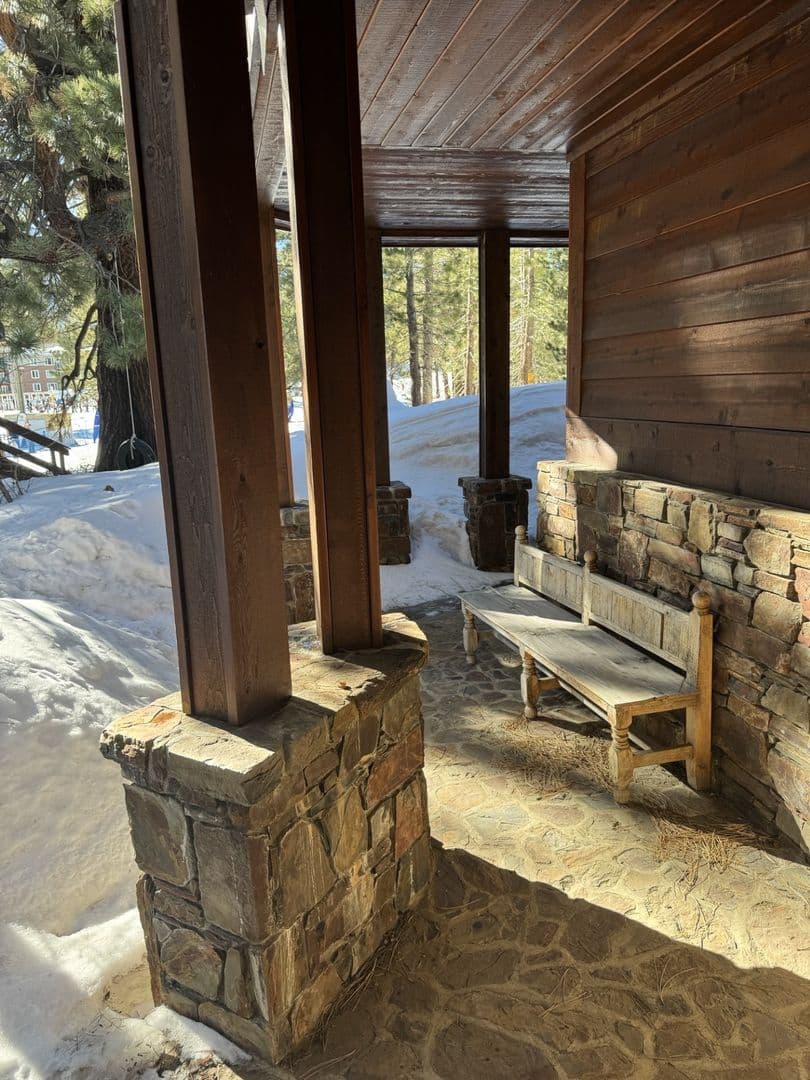 Mammoth Lakes House: 645 Monterey Pine Rd.