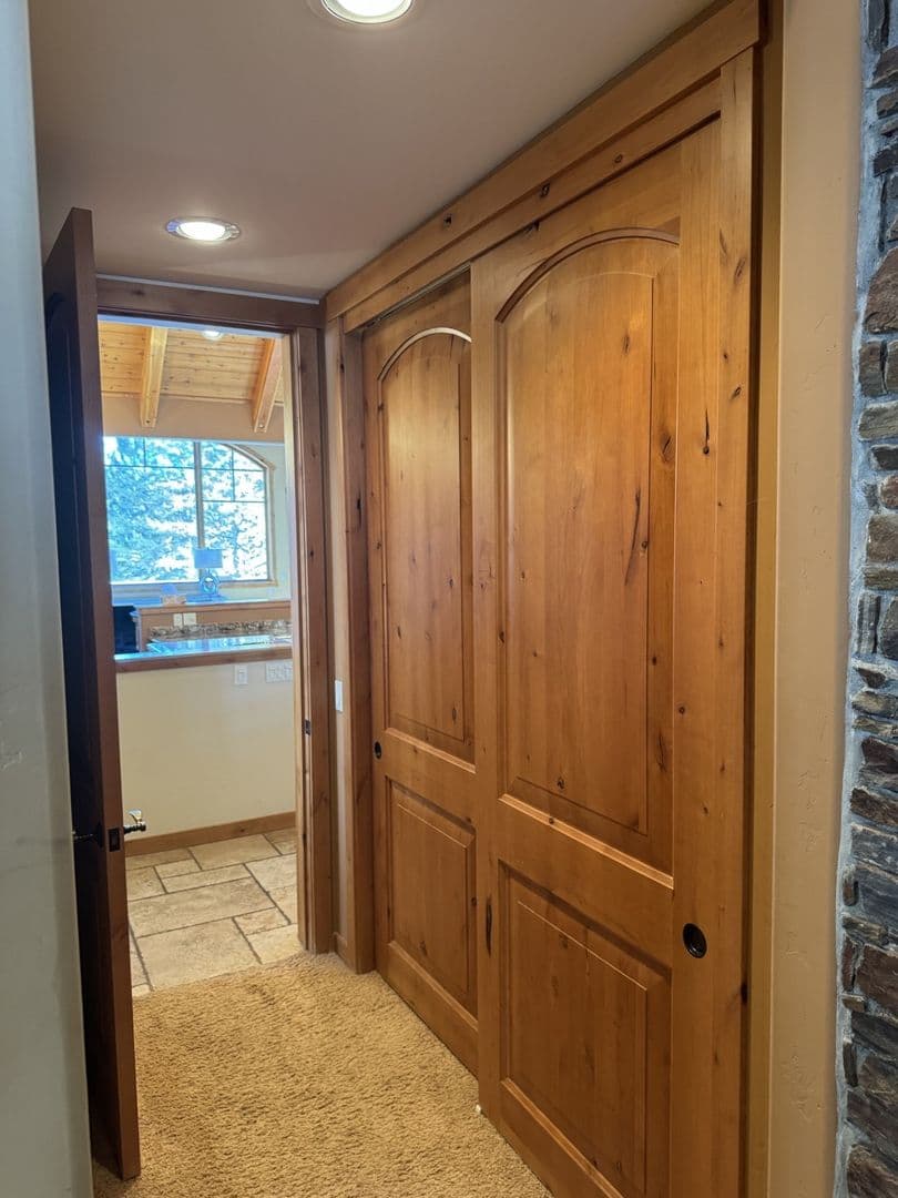 Mammoth Lakes House: 645 Monterey Pine Rd.