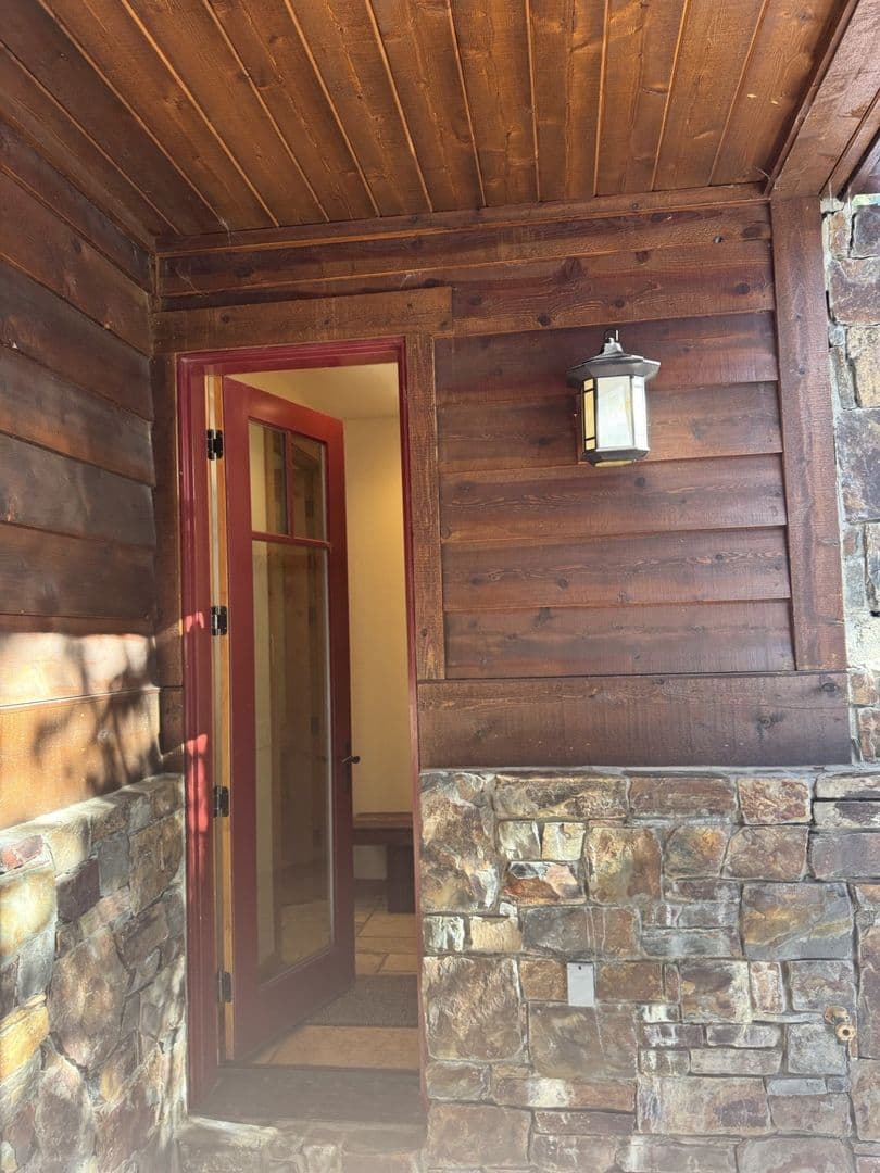 Mammoth Lakes House: 645 Monterey Pine Rd.