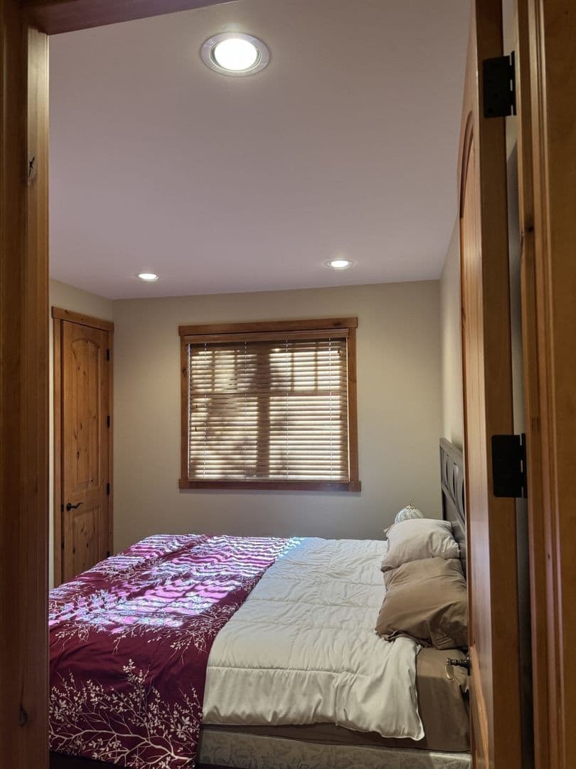 Mammoth Lakes House: 645 Monterey Pine Rd.