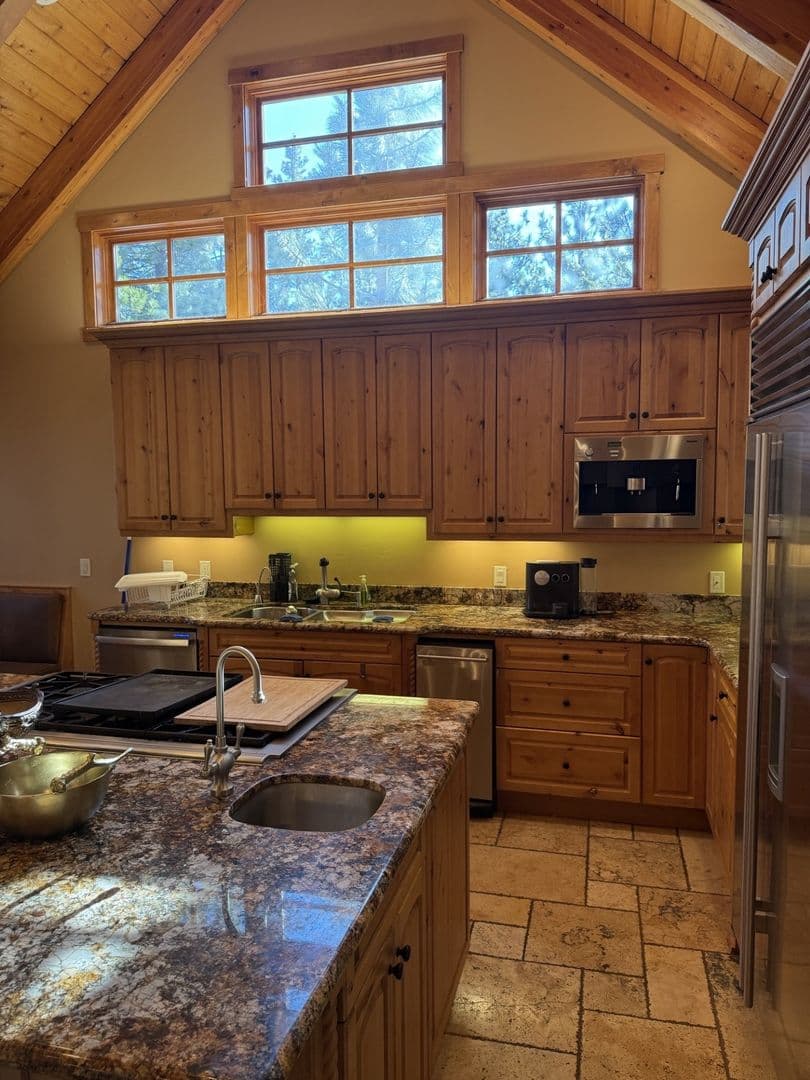 Mammoth Lakes House: 645 Monterey Pine Rd.